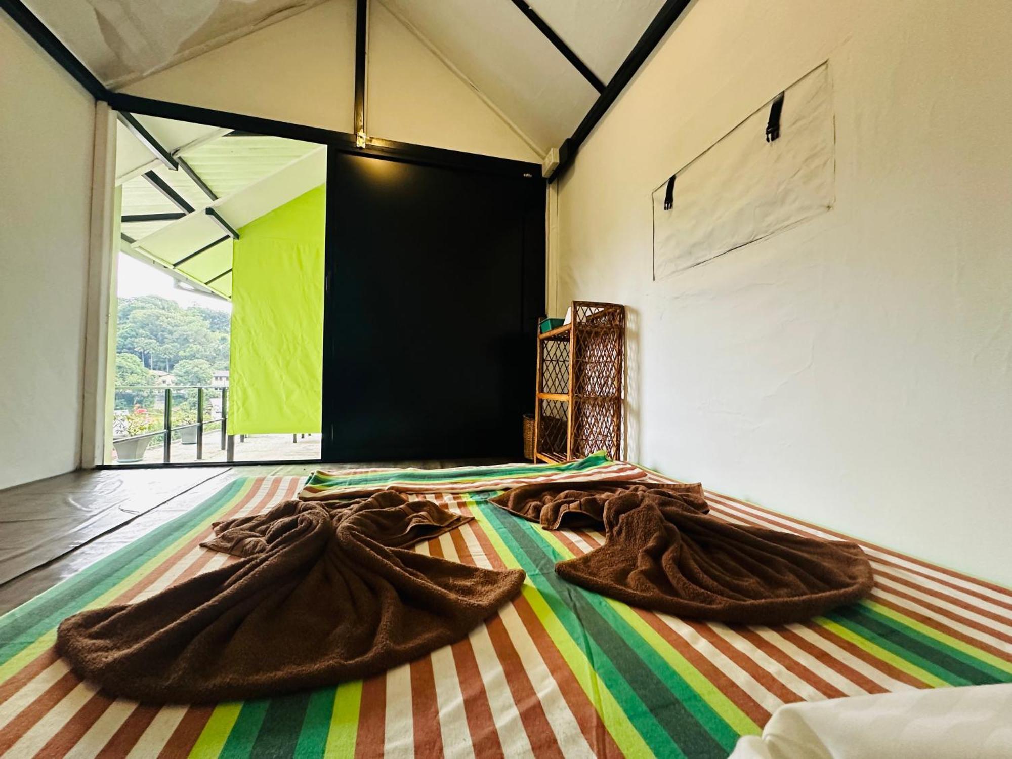 The Sky Tents Канді Екстер'єр фото